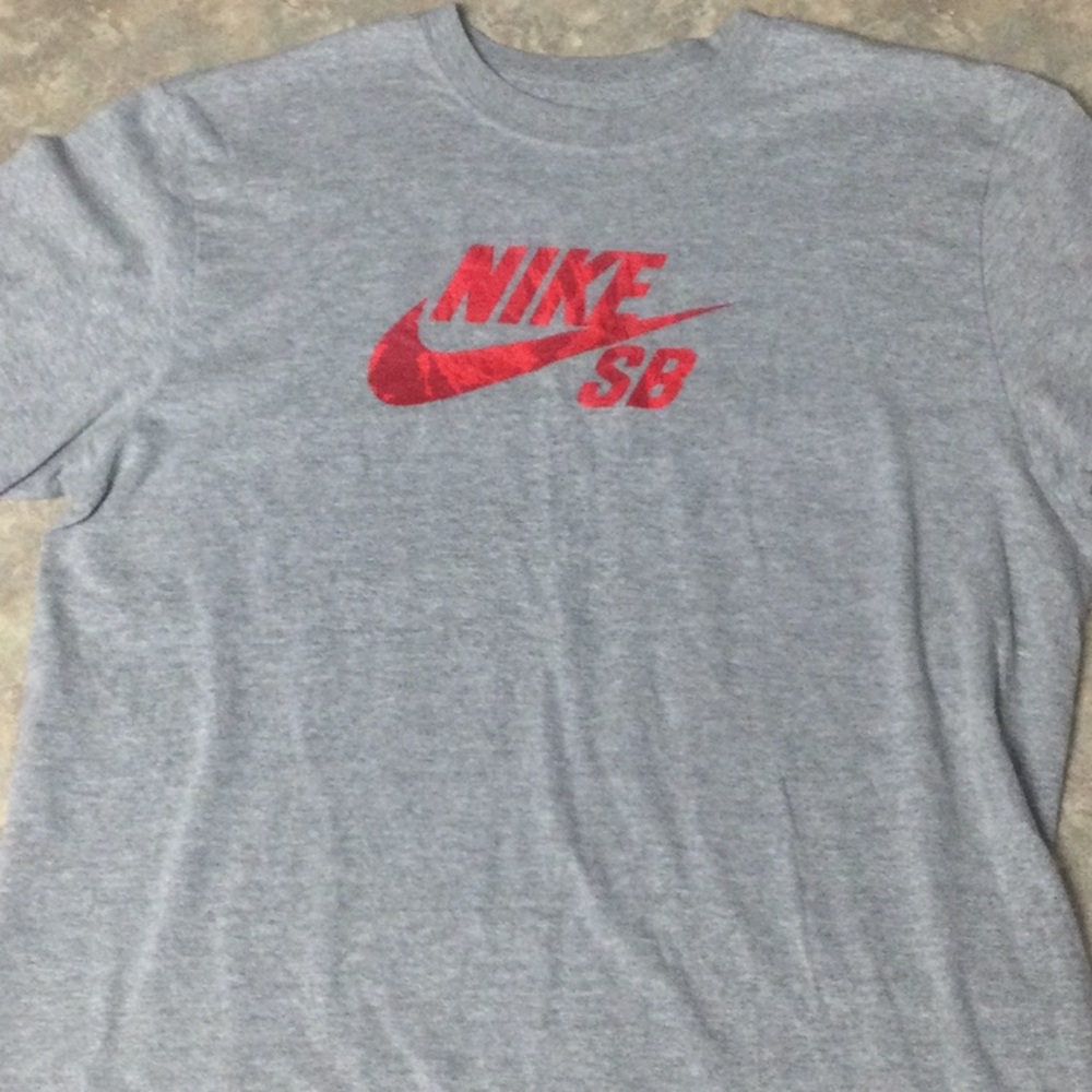 Nike SB shirt large